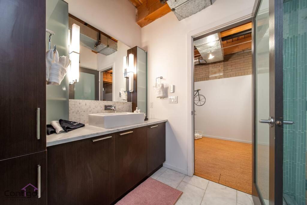 אדמונטון Historic Jd Loft, Near Ice District, Rogers Place, Ug Parking מראה חיצוני תמונה