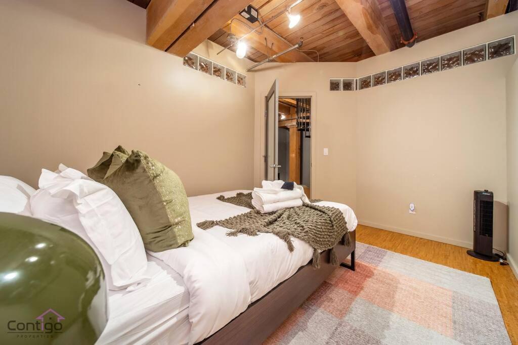 אדמונטון Historic Jd Loft, Near Ice District, Rogers Place, Ug Parking מראה חיצוני תמונה