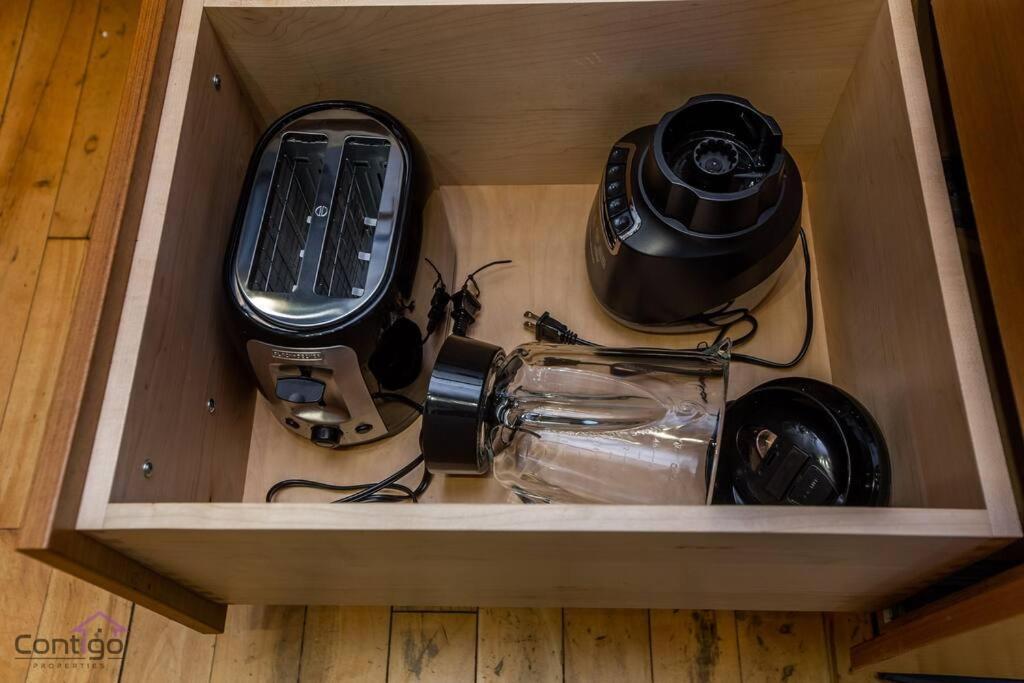 אדמונטון Historic Jd Loft, Near Ice District, Rogers Place, Ug Parking מראה חיצוני תמונה
