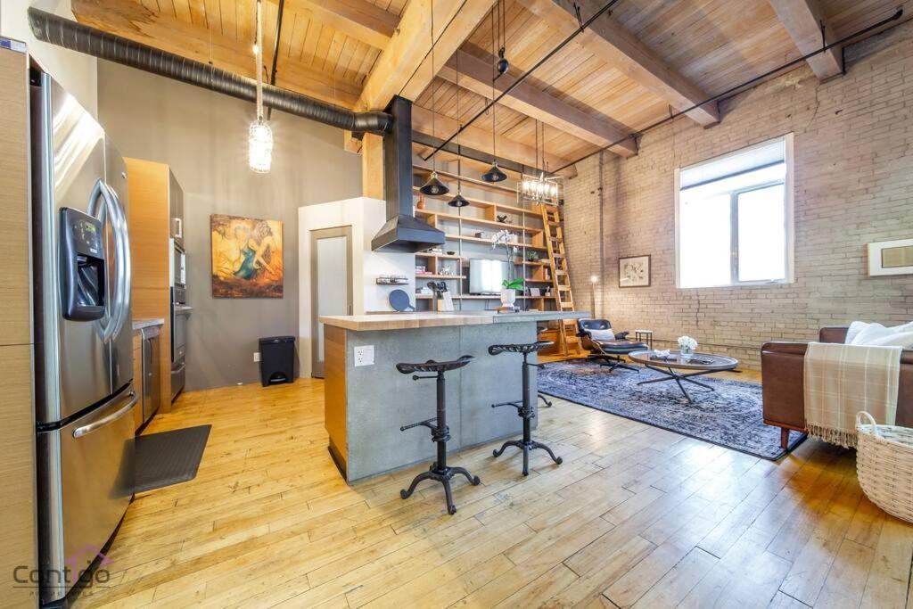 אדמונטון Historic Jd Loft, Near Ice District, Rogers Place, Ug Parking מראה חיצוני תמונה
