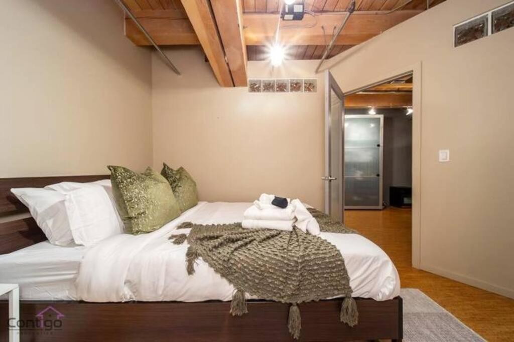 אדמונטון Historic Jd Loft, Near Ice District, Rogers Place, Ug Parking מראה חיצוני תמונה