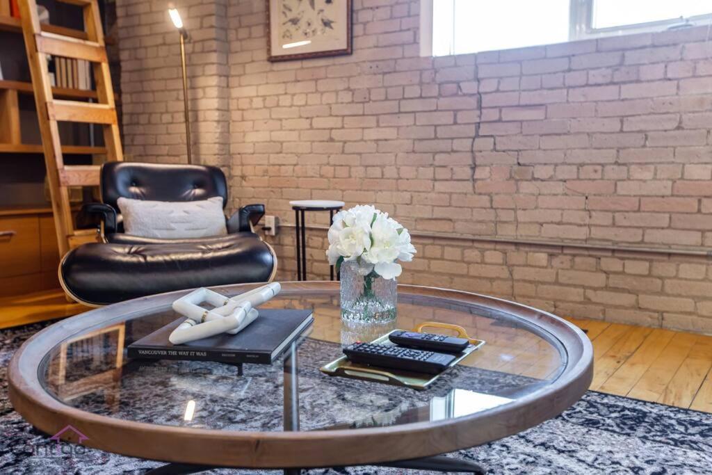 אדמונטון Historic Jd Loft, Near Ice District, Rogers Place, Ug Parking מראה חיצוני תמונה