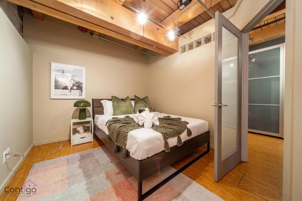 אדמונטון Historic Jd Loft, Near Ice District, Rogers Place, Ug Parking מראה חיצוני תמונה